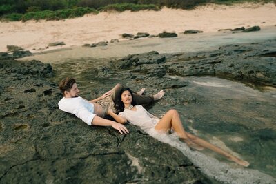 Couples photographer in Hawaii captures romantic island engagement