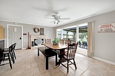 Dining area with seating for six in this 3-bedroom, 2-bathroom vacation rental home with large fenced yard, firepit, and dock access with incredible views of Lake Whitney.