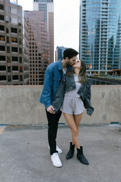 Austin-Texas-Downtown-Rooftop-Couples-Photoshoot-6