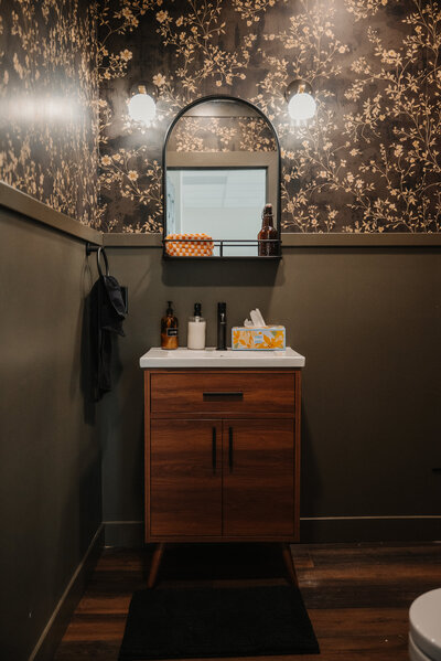moody green mid century modern bathroom at a photo studio for rent in bloomington