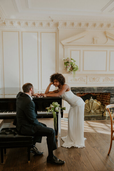 romantic-couple-portrait-virginia-estate-10