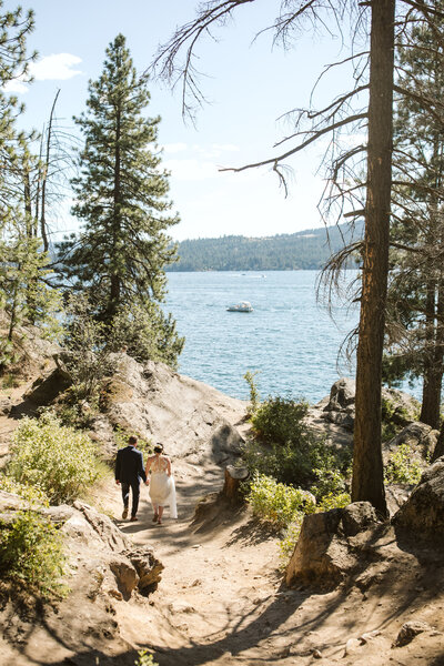 couple hiking idaho while eloping