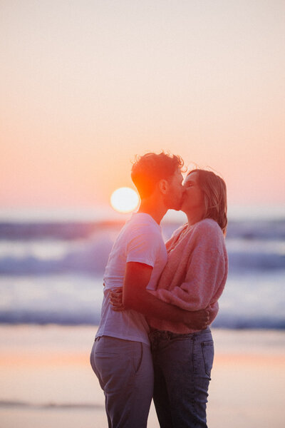 photographe couple pays basque landes biarritz - seance photo lifestyle plage couple - Charline Photography