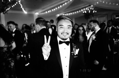 wedding photographer Benny holding up peace sign