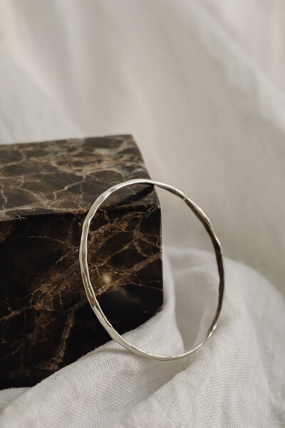 kaboompics_silver-jewelry-wood-and-marble-29612
