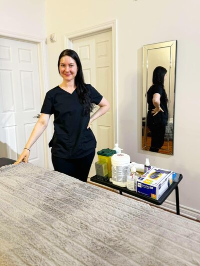 L’Académie skincare products used in premium Montreal facials
Tranquil facial treatment space at Beauty Oasis MTL studio