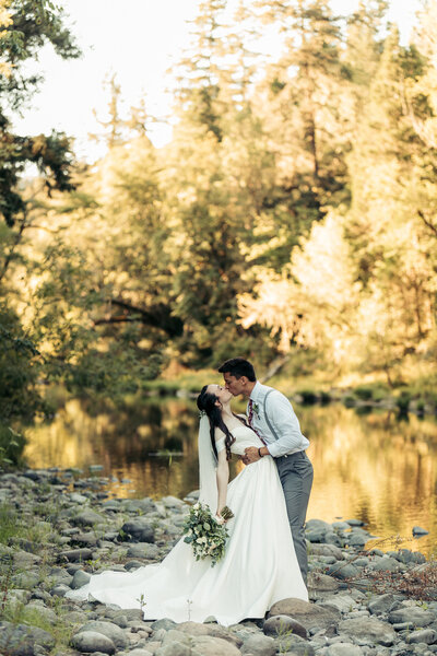 Beautiful wedding on the Umpqua River.