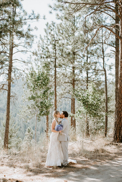 Couple eloping in the Okanagan under trees