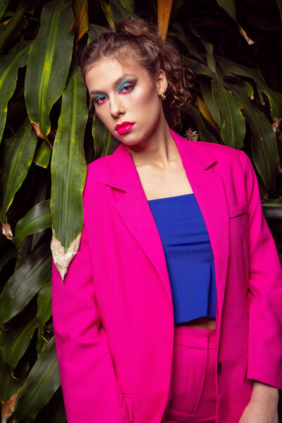 Hot pink fashion styling by stylist Nicole Wunderink from House of looks: houseoflooks.nl