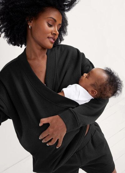 The_Snuggle_Sweatshirt_Black_007_R1_1728x-ezgif.com-webp-to-jpg-converter