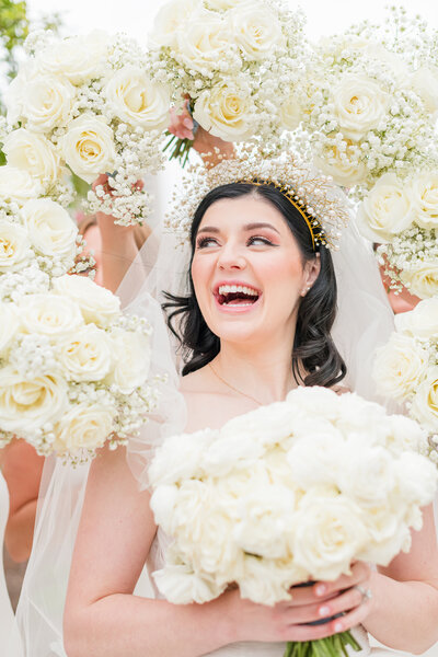 Jacksonville-bride-with-with-white-roses
