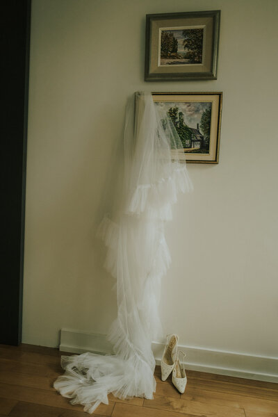 minimalist summer wedding at entrepot dominion montreal