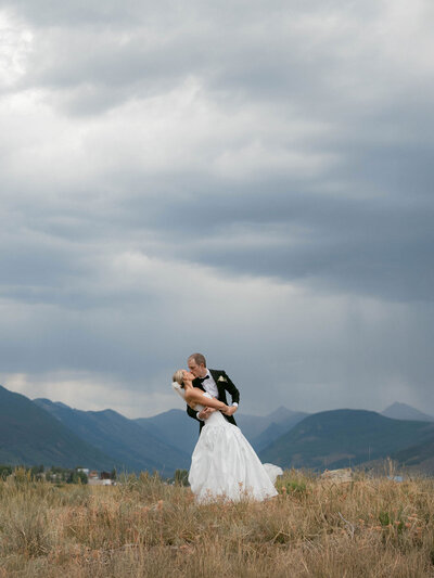 Colorado wedding photographer capturing editorial wedding in Crested Butte