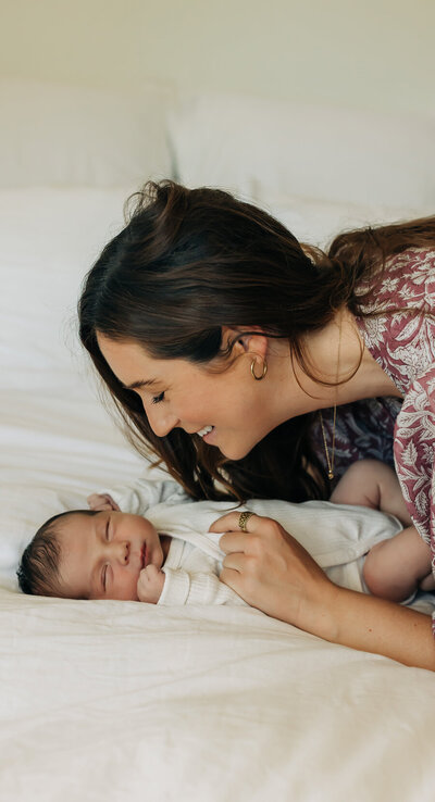 mom-with-newborn-baby-portrait