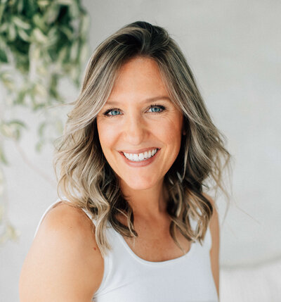headshot of Denver family and motherhood photographer, Alyssum Hutchison