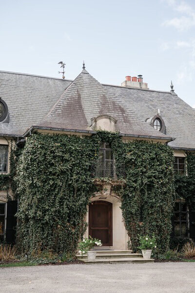 Wedding photography in Cincinnati of a wedding venue with ivy