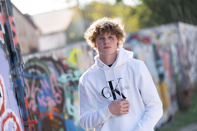 senior-guy-calvin-klein-grafitt