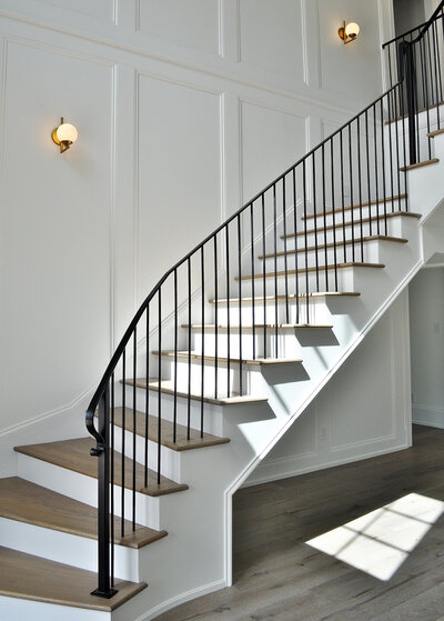 Image of Traditional southern design with modern touches - curved staircase