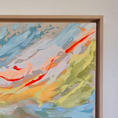 Detailbild von Abendspaziergang im Schattenfugenrahmen. Kombination aus Naturtönen mit leuchtenden Akzenten.