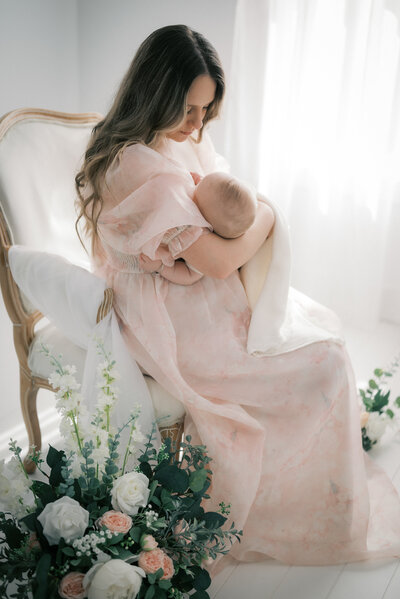 Quiet moments with mama & baby in a Motherhood session. I love these moments. Serving Bainbridge, GA & Tallahassee, FL