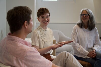 Ashley Laabs facilitating a messaging workshop with B2B founders