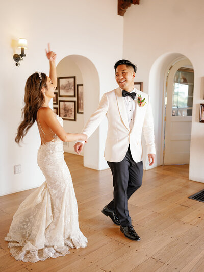 Couple dancing at Casa Romantica Cultral center and gardens