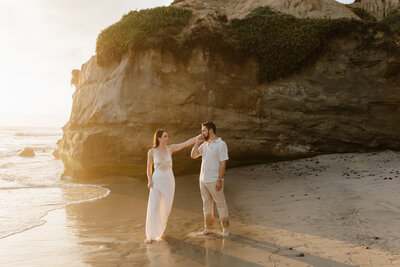 Pregnancy photos on the beach in San Diego