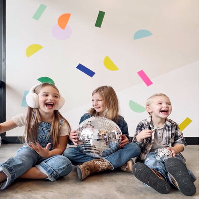 Group of kids laughing 