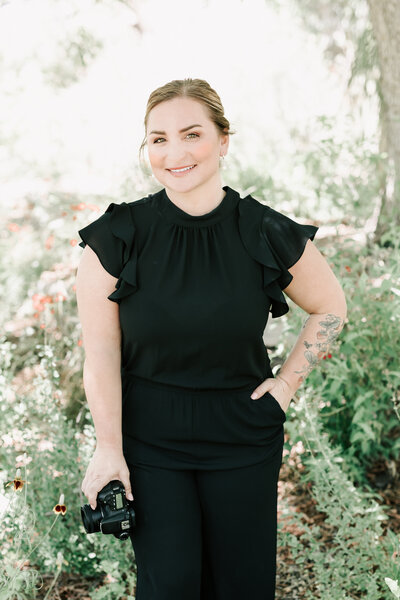 Headshot of Angela Maree photography, a wedding photographer in Arizona