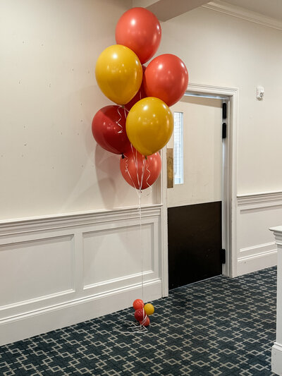 Helium bouquet with mini cluster balloon weight