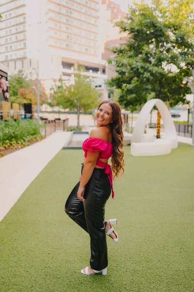 girl posing for senior photos in dallas texas