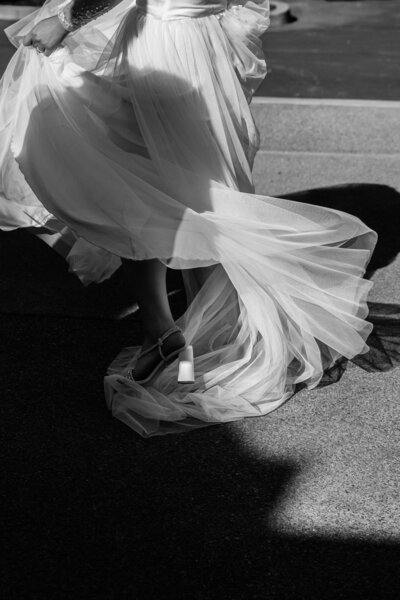 blakc and white photo of a bride's wedding dress at sonoma golf club