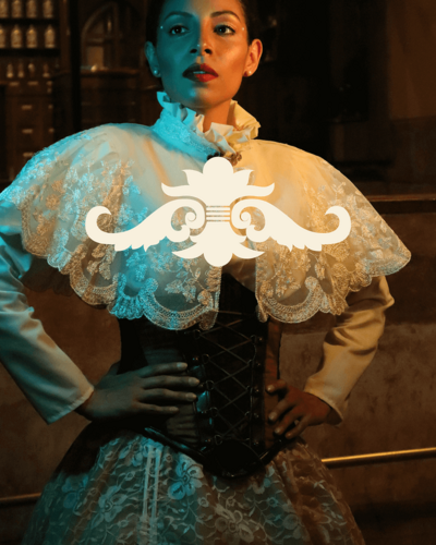 Maquette créée par Fenicia Studio pour l'identité visuelle de la maison de couture Illustre Atelier, spécialisée dans la réalisation de costumes et de vêtements sur mesure pour le théâtre, le cinéma, les arts vivants et les festivités d’exception. Il représente une des créations de la marque et le logo symbole.