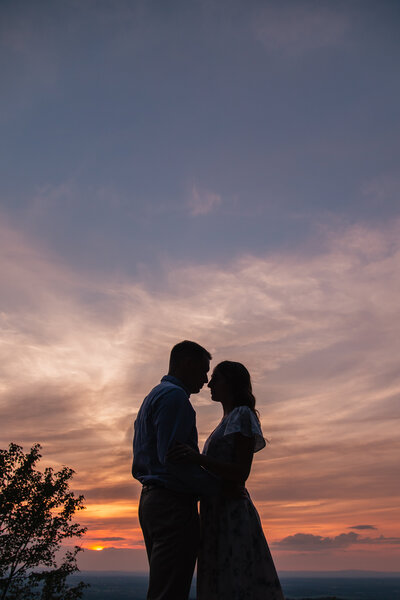 engagement photographer at bears den in bluemont virginia at sunset