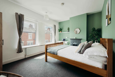 Green & White Bedroom in Student House Northampton