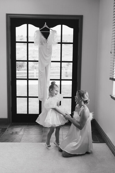 bride and child getting ready by raleigh wedding photographer Laura Memory
