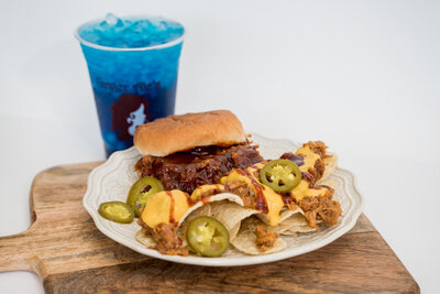 With locations in Indiana and Illinois, Ginger Ale’s offers fun food and drinks. There are 2.8 septillion flavors and an unparalleled selection of exquisite drink options. Explore the possibilities!