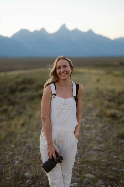 Lauren, the head photographer and owner of Intimate Adventures Media
