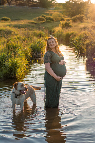 Maternity session in water