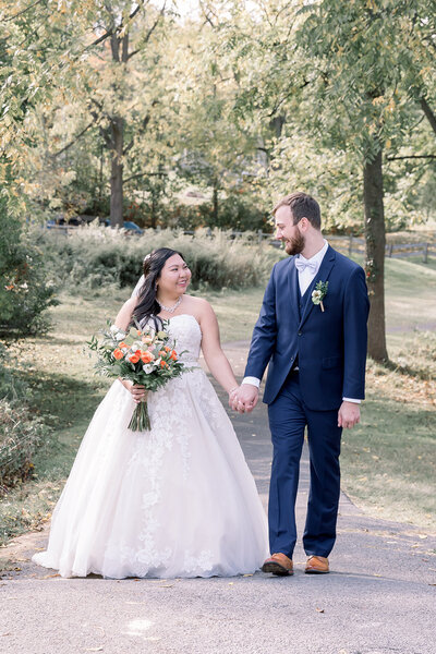 Detroit Michigan wedding couple posing