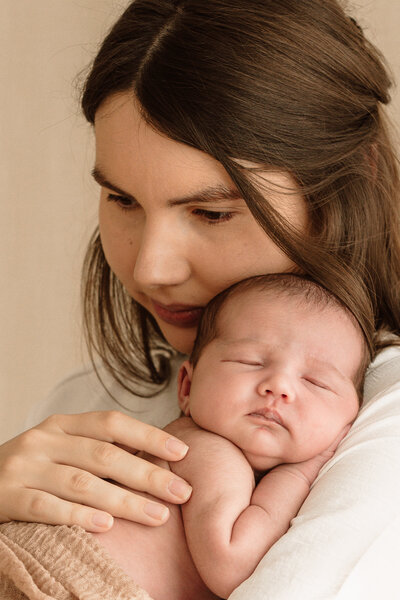 newborn fotograaf - gezinsfotograaf - zwangerschapsfotografie - videograaf - Sint-Niklaas - Pictures by Jess - Mama en baby shoot - videograaf