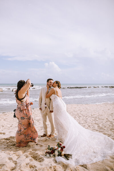 Kaitlin Powell Photography photographing a couple getting married on the beach in Mexico.