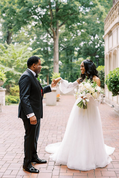 black-couple-stealing-a-kiss-callanwolde-atlanta-elizabeth-austin-photograpahy