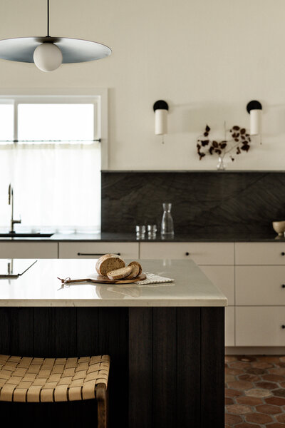 house-franc-kinney-row-cottage-kitchen-vintage-terracotta-tiles-patina-wood-island-quartzite-countertops-wood-woven-stool-austin-texas