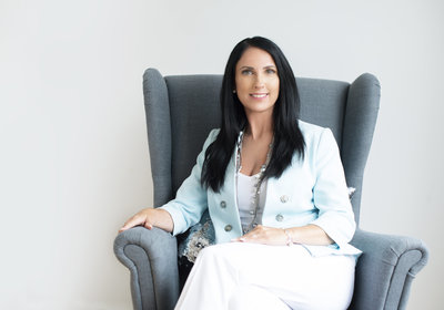 Portrait Photographer specialising in women's portraits offering Personal Branding, Business Branding, Headshots, Makeover Photoshoots in Mississauga, Oakville, Milton, Burlington, Toronto, GTA