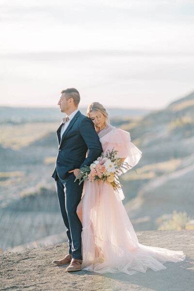 Calgary luxury photographer beautiful bride with loose floral bouquet