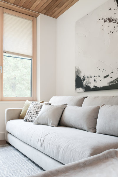 white coffee table with vases