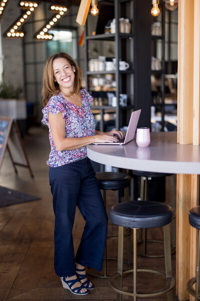 Holistic wellness expert Marjorie Nass providing guidance on non-hormonal perimenopause solutions.
