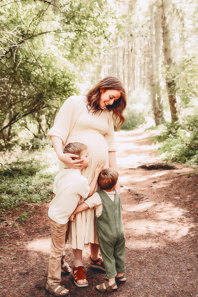 oak harborn maternity photos of mom and her two sons hugging her