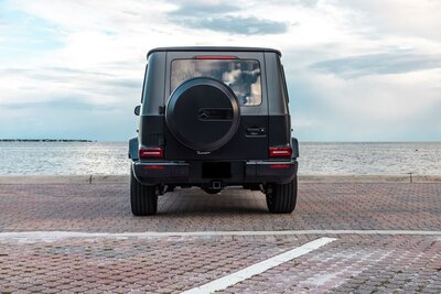 mercedes-g550-matte-manufaktur-night-black-magno-for-rent-in-miami-rear-view-023